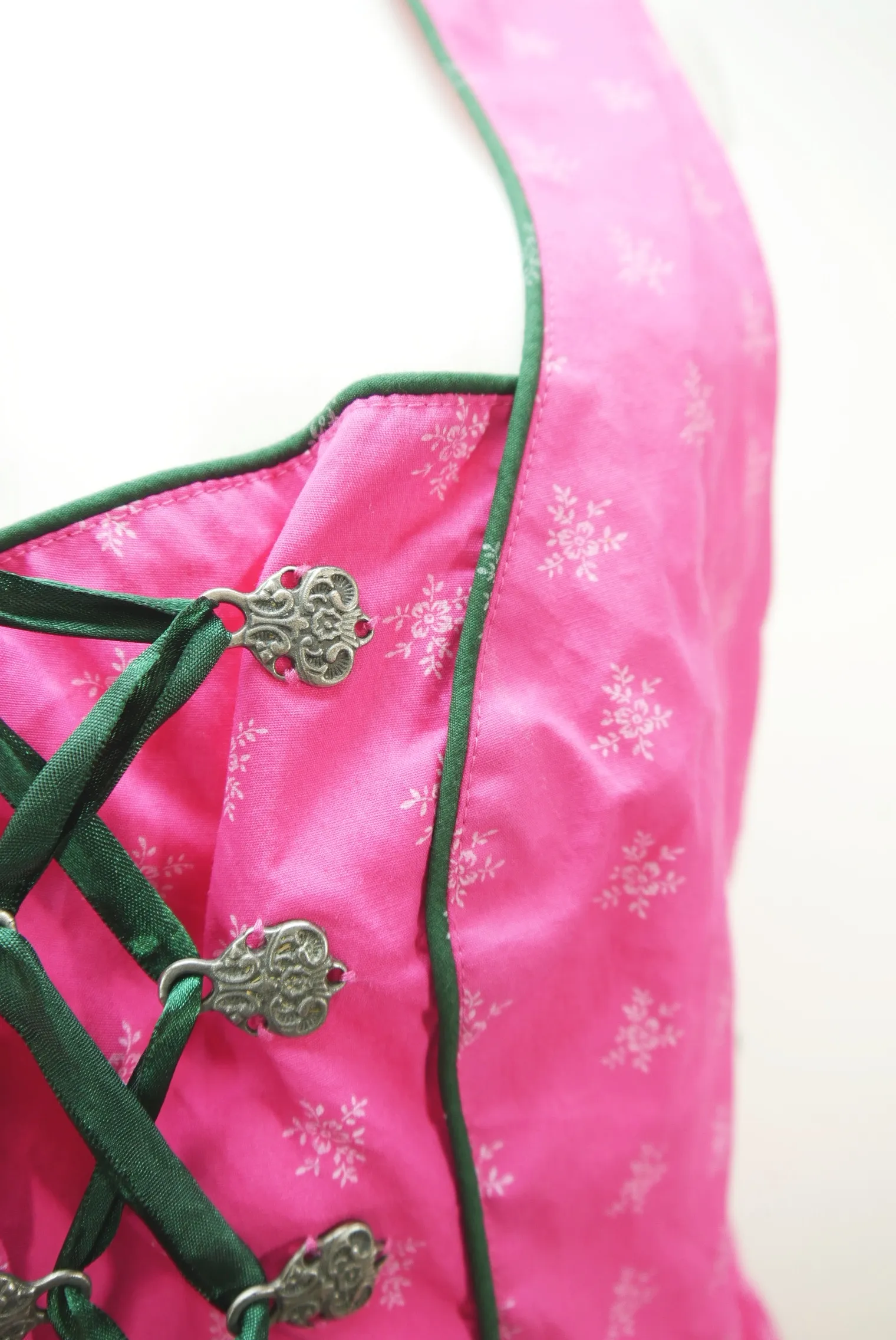 Outfit Classic pink Baumwolle mit Schnürung pfiffiges Dirndl ohne Schürze Gr.50