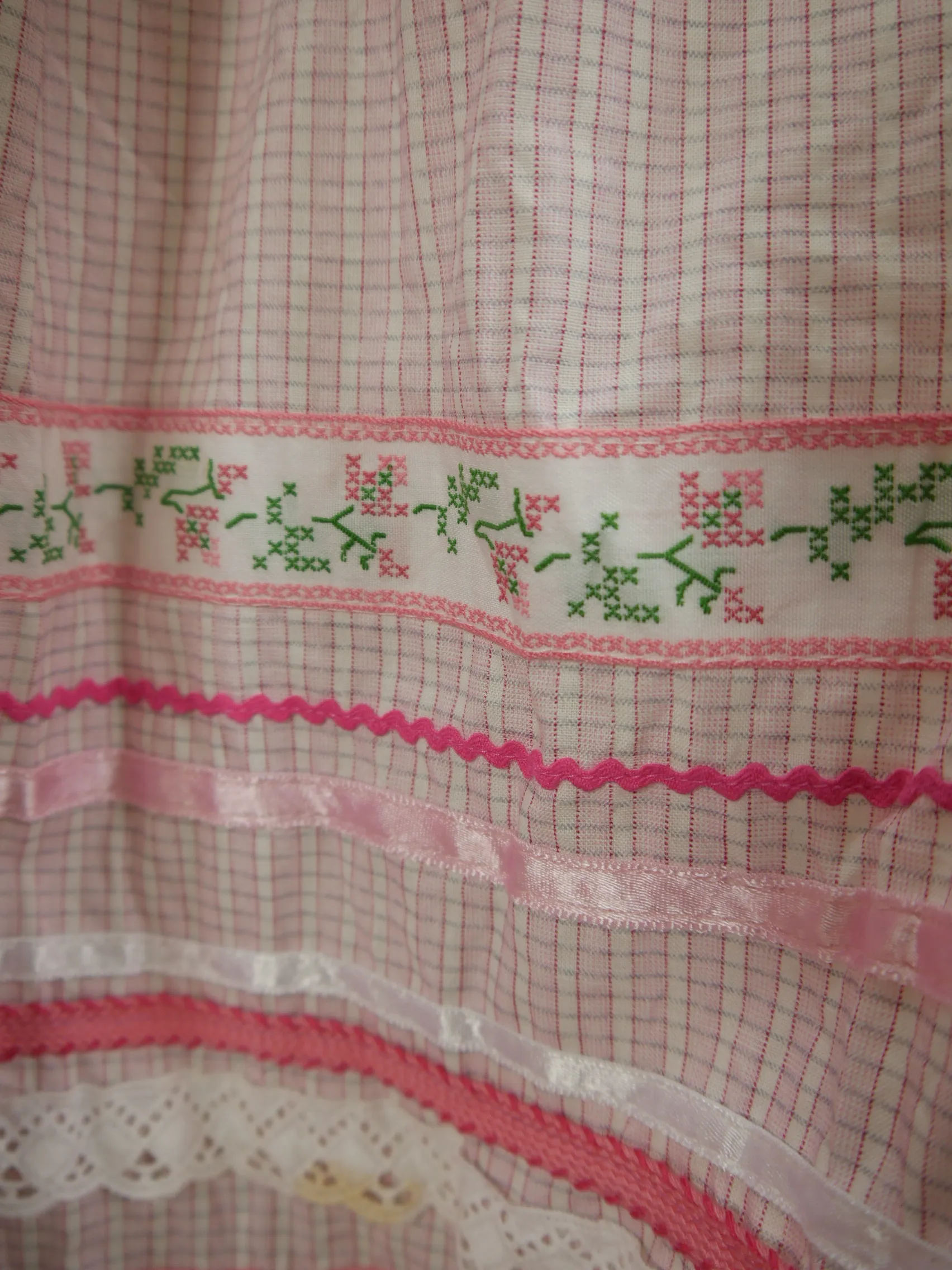 Trachtenrock rosa Baumwolle mit winzig kleinem Karo schöne Trachten Rock Gr.42